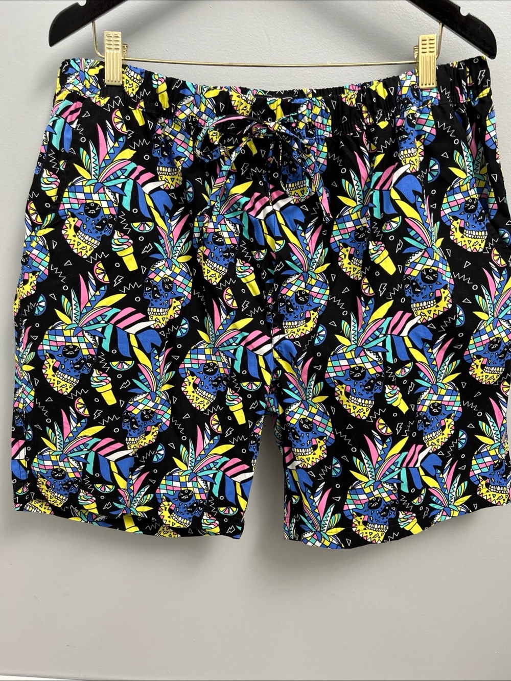 Massive Men's Black Retro 90s Tropical Skull Festival Shorts